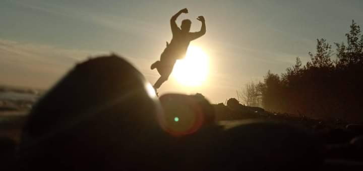 Saya dilahirkan dari anak petani biasa
Kemudian sekolah terhenti karena biaya
Disaat mereka menikmati masa mudanya
Saya harus berjuang keras demi orang tua seringku bertanya dalam relung dada Sudakah ku berguna, Entahlah
<a href="/malikulihidayah/">💟GadisBelliee (1)💯✍🌻</a>
#SahabatTanpaSekat
#FriendsWithoutABarrier