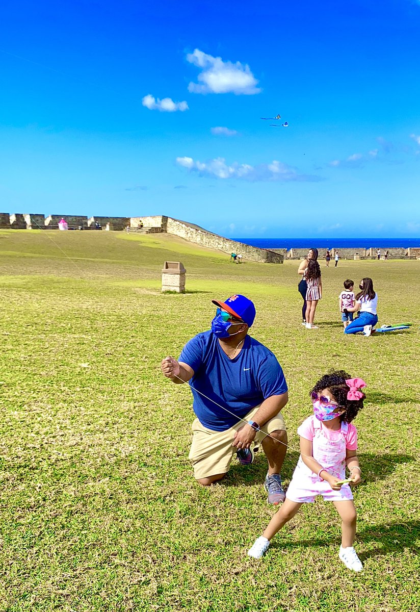 ofloresjimenez's tweet photo. A volar #chiringa con Amanda. #elMorro @FigueDLiz https://t.co/qtEAlfpIYT