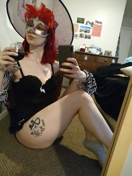 Hair up or down ?  Witchy Alice or no dress at all ?  😈💋 https://t.co/iLuIVlRYMB