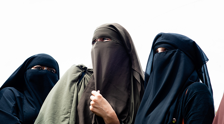 İsviçre'de peçe ve burka, halk oylaması ile yasaklandı
tinyurl.com/4tp4jkju