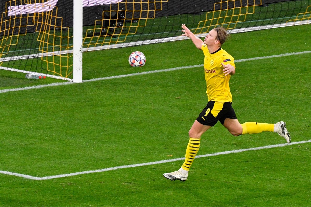 Erling Haaland marcó un doblete ante el Bayern Múnich en la derrota 2-4 del Borussia.

De esta manera el noruego alcanzó los 101 goles a sus 20 años.

Molde: 20 G y 6 A en 50 PJ
Salzburgo: 29 G y 5 A en 27 PJ
BVB: 45 G y 9 A en 46 PJ
Noruega: 6 G y 1 A en 7 PJ

21 asistencias