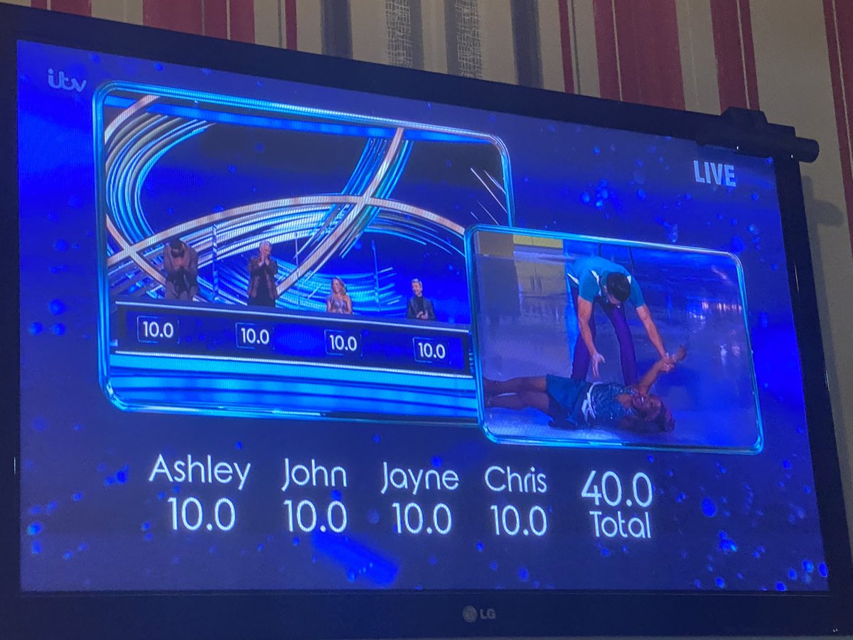 2001joe_mendy's tweet photo. OH MY LORD!!!!!!! FIRST 10s OF THE SERIES, FIRST PERFECT 40 OF THE SERIES!!!!! And it took a pair of chairs to do it!!!!! #DancingOnIce #semifinal #Perfect40 https://t.co/R1jDsSLzqt
