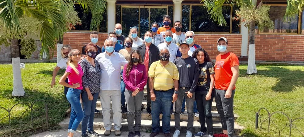MarioBuffone70's tweet photo. Foro Obras de la Democracia en #Maracay, #Aragua, este domingo #7Marzo, con los compañeros de @ADemocratica. Nos acompañaron los diputados @DrJoseTrujilloV y @Cheohernandez91 y el secretario juvenil de la #JADAragua @VictorVargasO, entre otros. #ObrasDeLaDemocracia https://t.co/5nsXTUPcN5