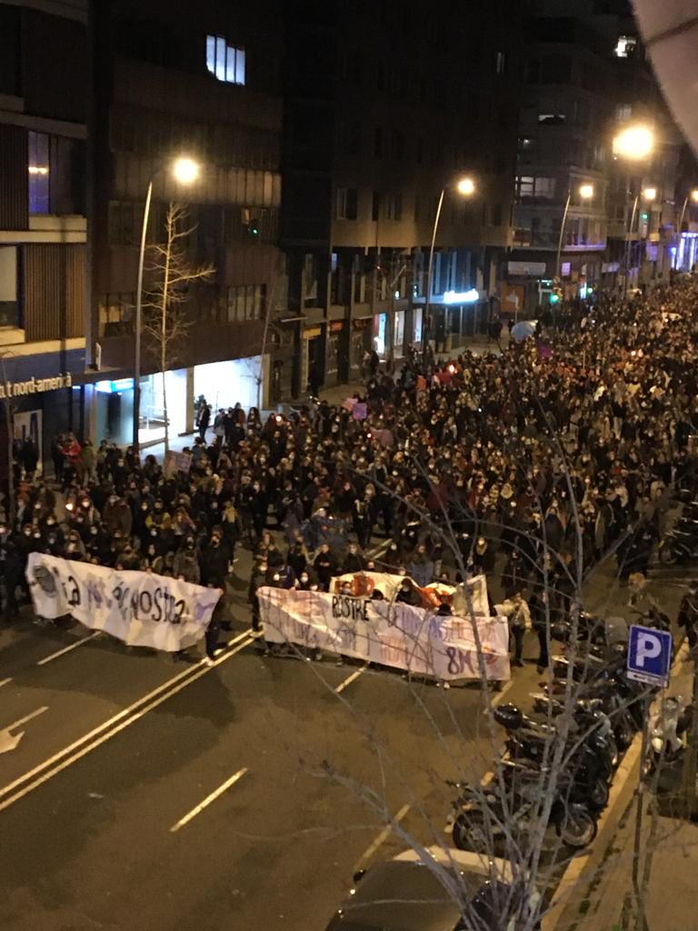 Acabem amb el patriarcat capitalista. Visca la lluita feminista ⁦@se_va_armar⁩ ⁦<a href="/Vkk8m/">Vaga Feminista VKK 8M</a>⁩