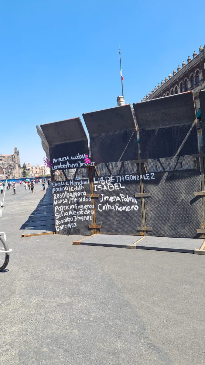 fernanditapalma's tweet photo. Donde hay poca justicia es un peligro tener razón. #NiUnaMenos @lopezobrador_ @ClaudiaPavlovic 
@AlessandraRdlv 💜💜 https://t.co/AQDl0Gefbe