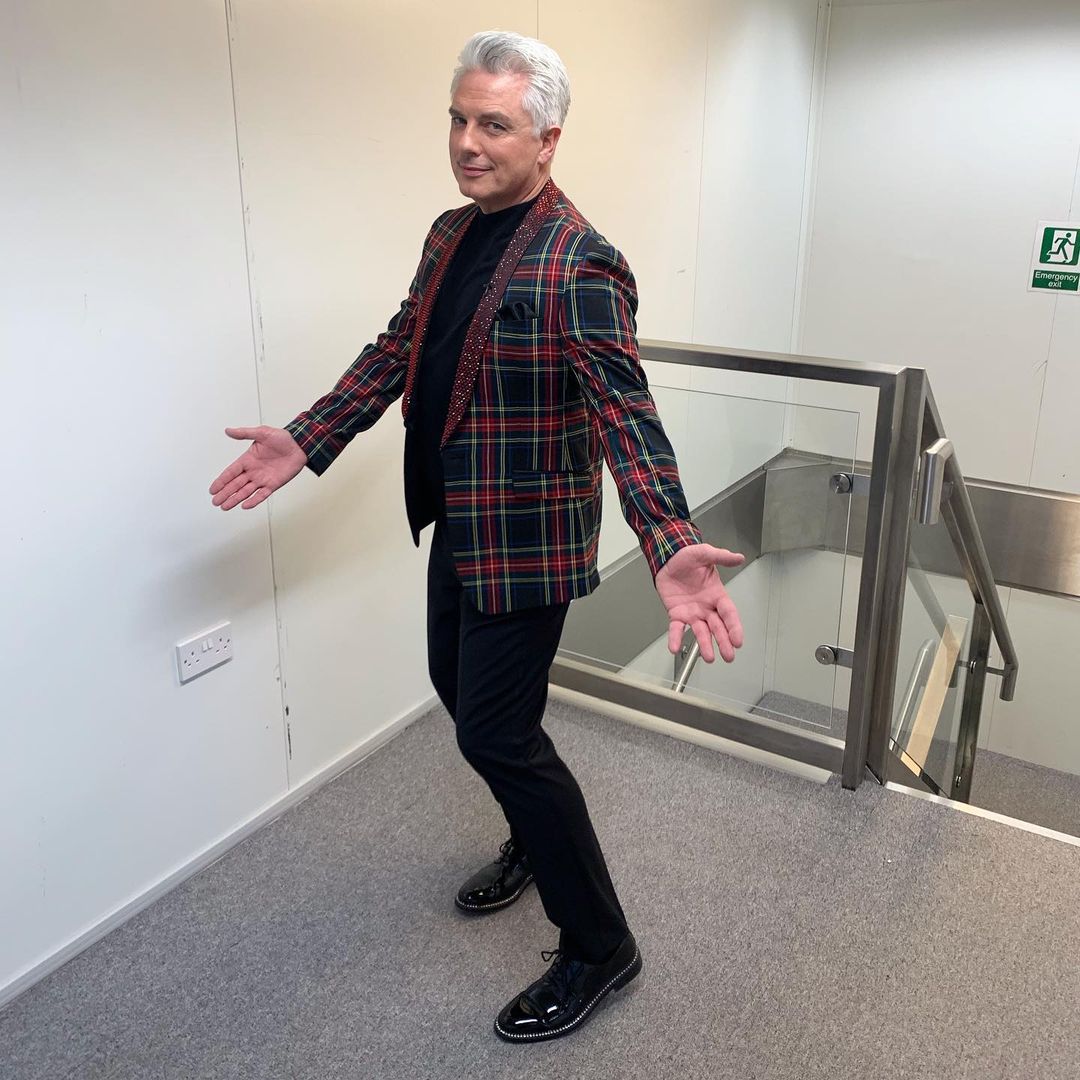 poller_jess's tweet photo. โค๏ธโค๏ธโค๏ธ #JohnBarrowman #DancingOnIce #Judge #PropsWeek #Week7
(๐ธ- @sarah_nash_stylist) https://t.co/sn9ssC53Es