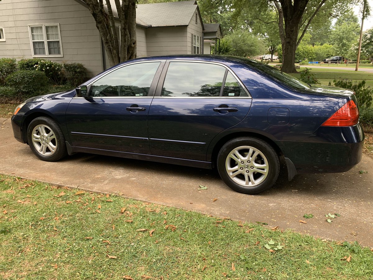 lizzieroe_'s tweet photo. ‼️‼️‼️‼️if anyone sees my car around decatur or anything please notify the police! It was stolen sometime last night after 11:30pm. Please share‼️‼️‼️‼️ https://t.co/40U9nuIVby