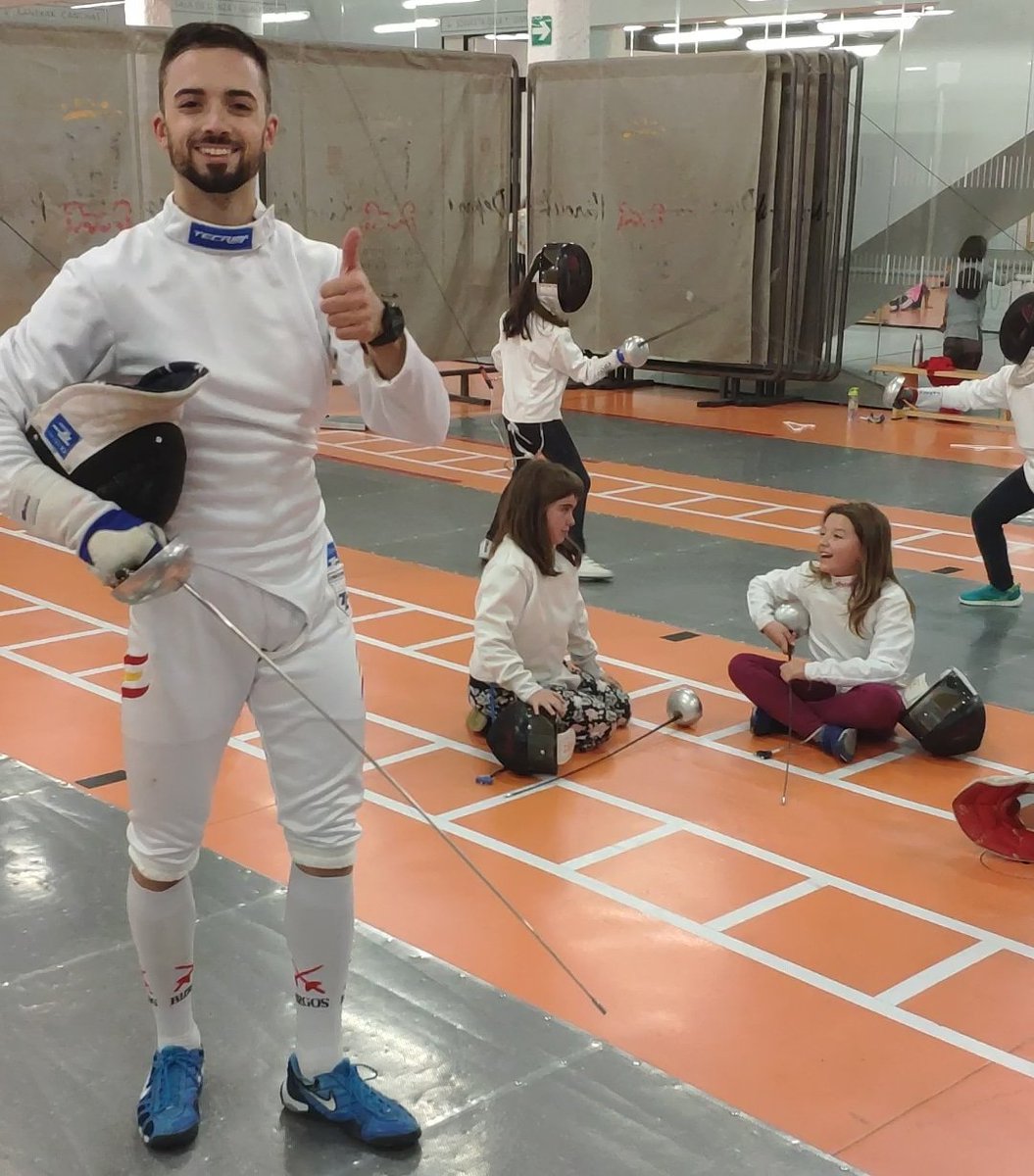 SAARVIesgrima's tweet photo. Zorionak Álvaro!
Felicidades por la gran victoria en el primer TNR de la temporada.

Foto de la visita a SAARVI 25-10-2019.

#felicidades #zorionak #txapeldun
#esgrima #eskrima #fencing #escrime #scherma #Фехтование #salburua #vitoriagasteiz #alava #euskadi #basquecountry #saarvi https://t.co/tiHzgVZWlj