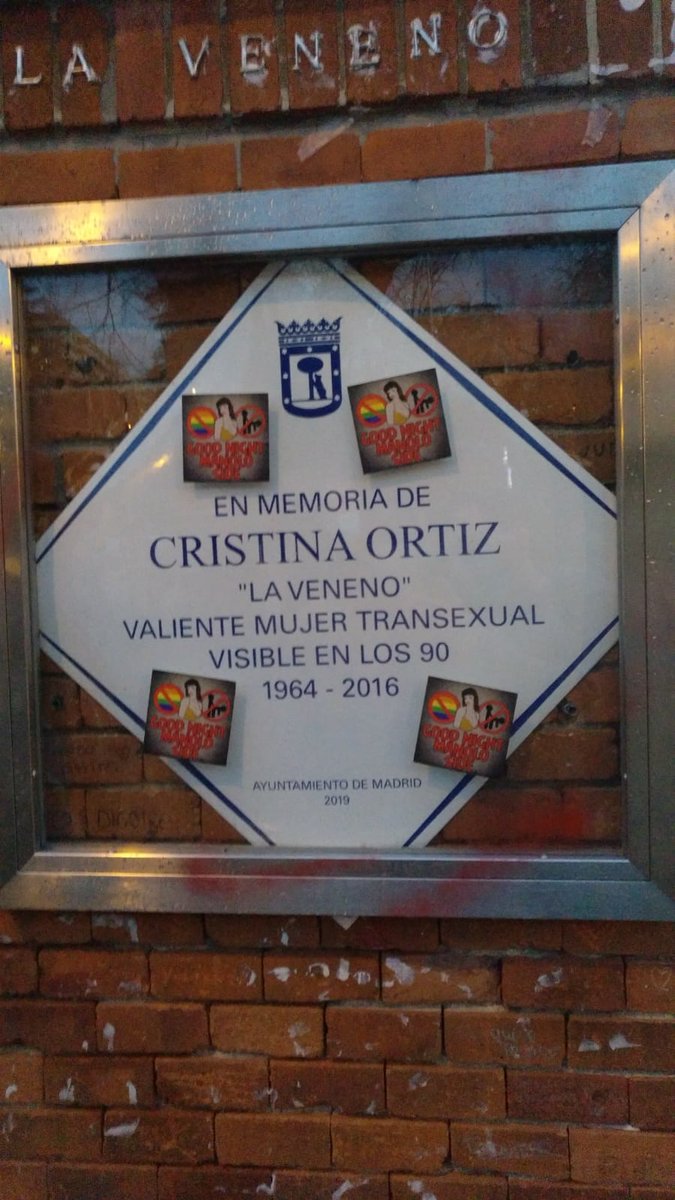 arcopoli's tweet photo. En menos de 24 horas han vandalizado 2 veces la placa de Cristina Ortiz, La Veneno #StopTRANSFOBIA https://t.co/7rmrZprW0e