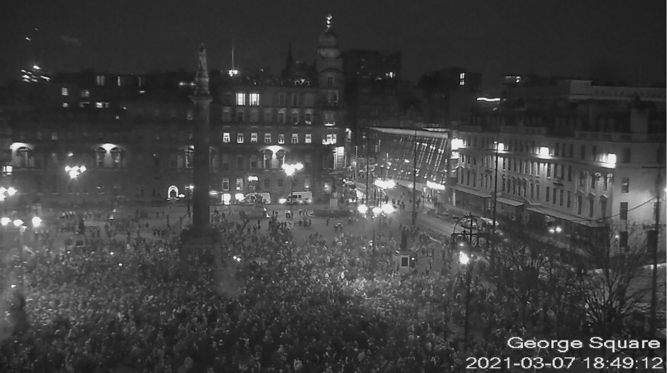 kapaterson's tweet photo. Taken from the #georgesquare webcam - note the time stamp. Good god. https://t.co/aN2oxyMf4m
