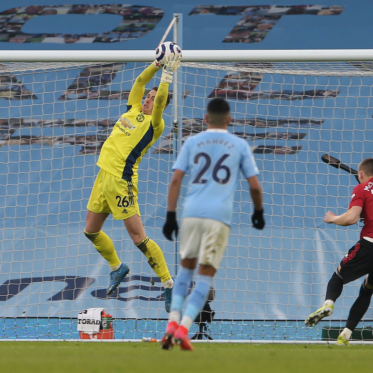 ManUtd's tweet photo. 🧤 @DeanHenderson appreciation post 🧤

🔴 #MUFC
#️⃣ #MCIMUN https://t.co/tUDZu5WB5A