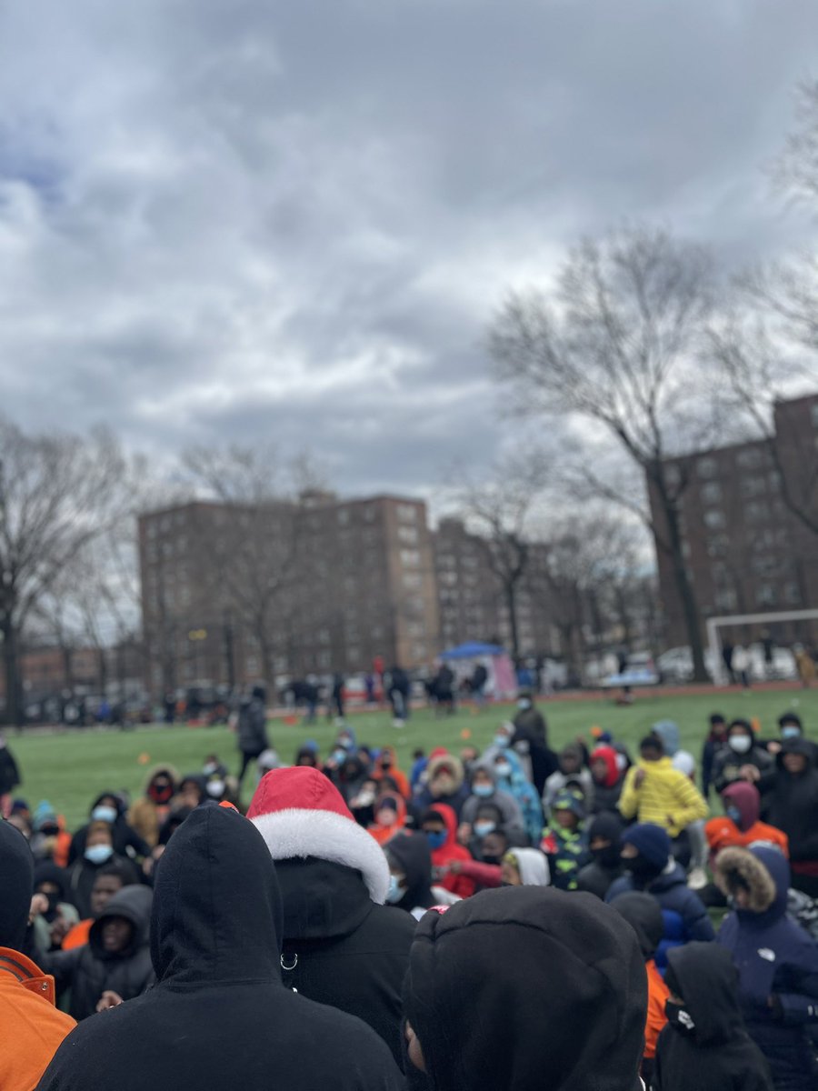 BrooklynSaints8's tweet photo. We Are: #TheBrooklynSaints Football Family 🏈
Would Like To Thank Everyone For Coming Out To Our First Day Of Practice 
Over 170 Kids Came Out To Practice
It’s Safe To Say Practice Was Successful 
🖤🧡💙🤍
#BrooklynSaints #WeADD #AnyDarnDay #BSF #RiotSquad #WeAreTheBrooklynSaints https://t.co/BCM0WyZ4We