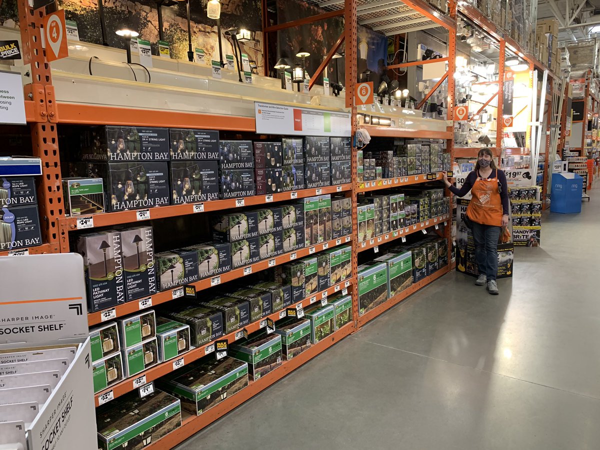 AFilantres's tweet image. Recovery is 🔑 at 473 

Shout to John in D28 for making sure Cleaning and Chemicals are CRISPY!
Joni and Don in D27 have lightbulbs and landscape lighting shining bright!!!

#D66Proud
#Team473 
#Hot🔥🔥🔥

@GPsharkz @D66Celest