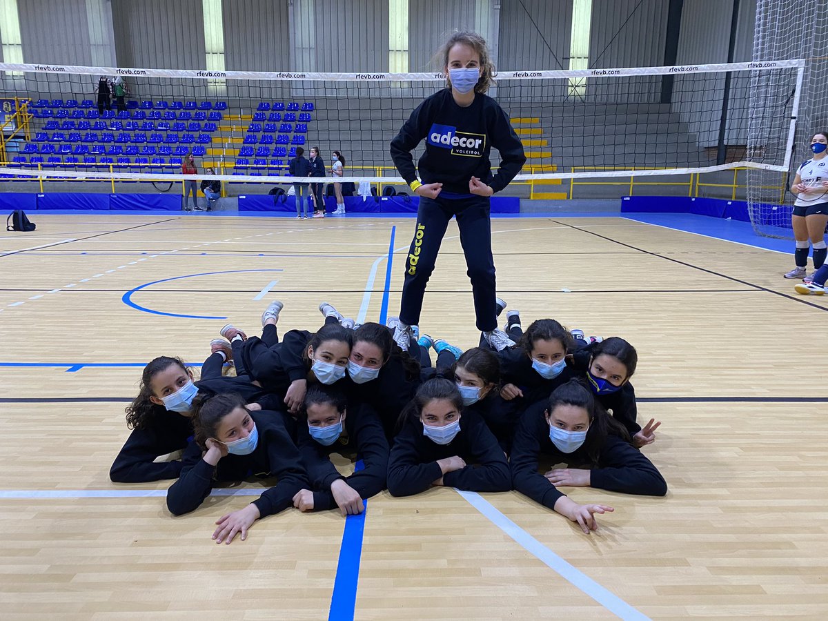 ¡NO PARAMOS!💥
Victoria contundente del infantil amarillo que esta tarde vencía al AVC A <a href="/academia_volei/">Academia Voleibol</a> por 3 sets a 0 🏐
¡Primera toma de contacto en la fase oro más que superada 🙌🏼!
Nueva semana de trabajo para llegar aún mejor al finde que viene, SEGUIMOS TRABAJANDO 💛💪🏼