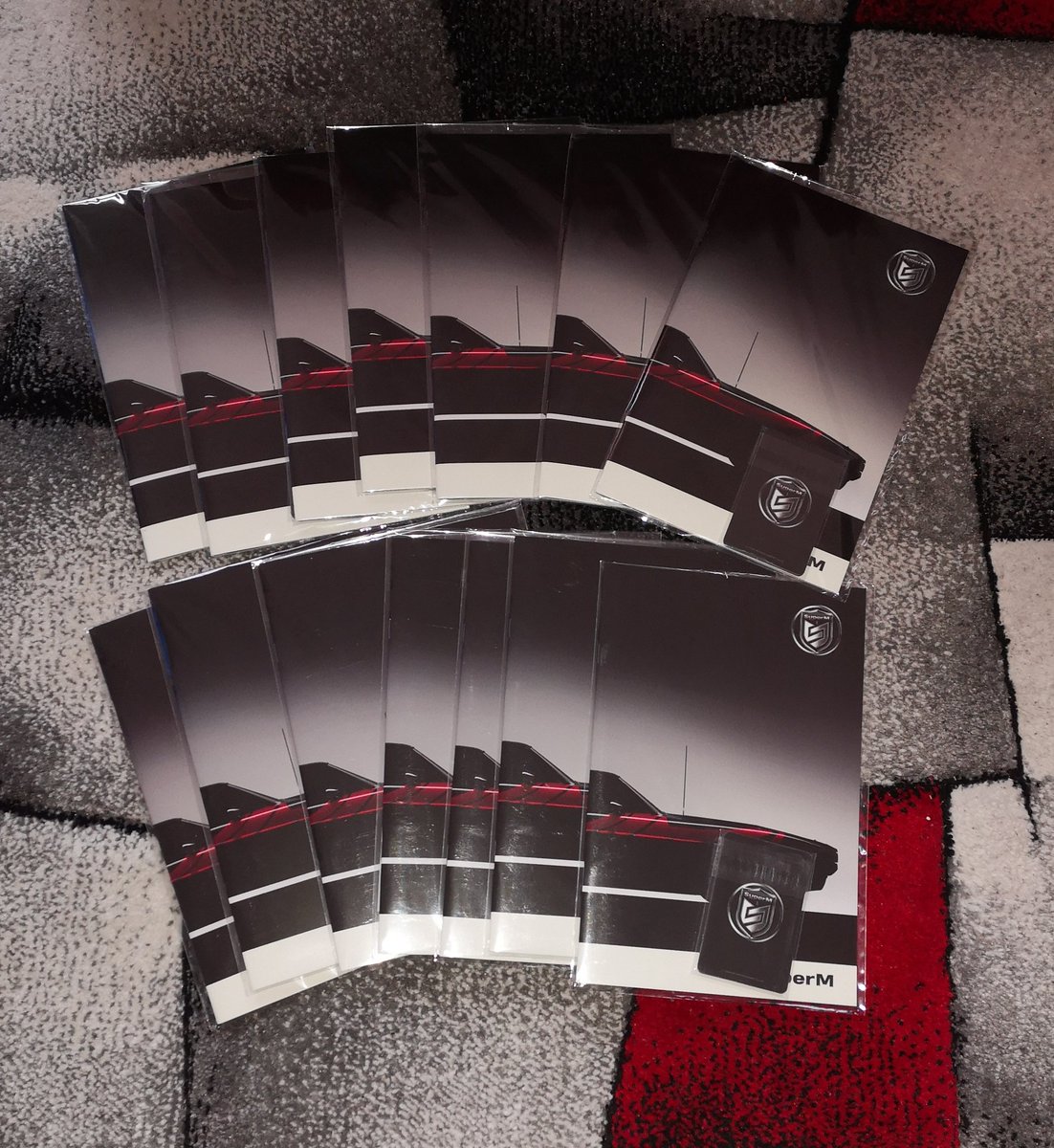 RedQueen_GO's tweet photo. #RedQueenGOUpdates SuperM Brochure + Photocard Set has arrived ✅ https://t.co/m0lcllRxyW