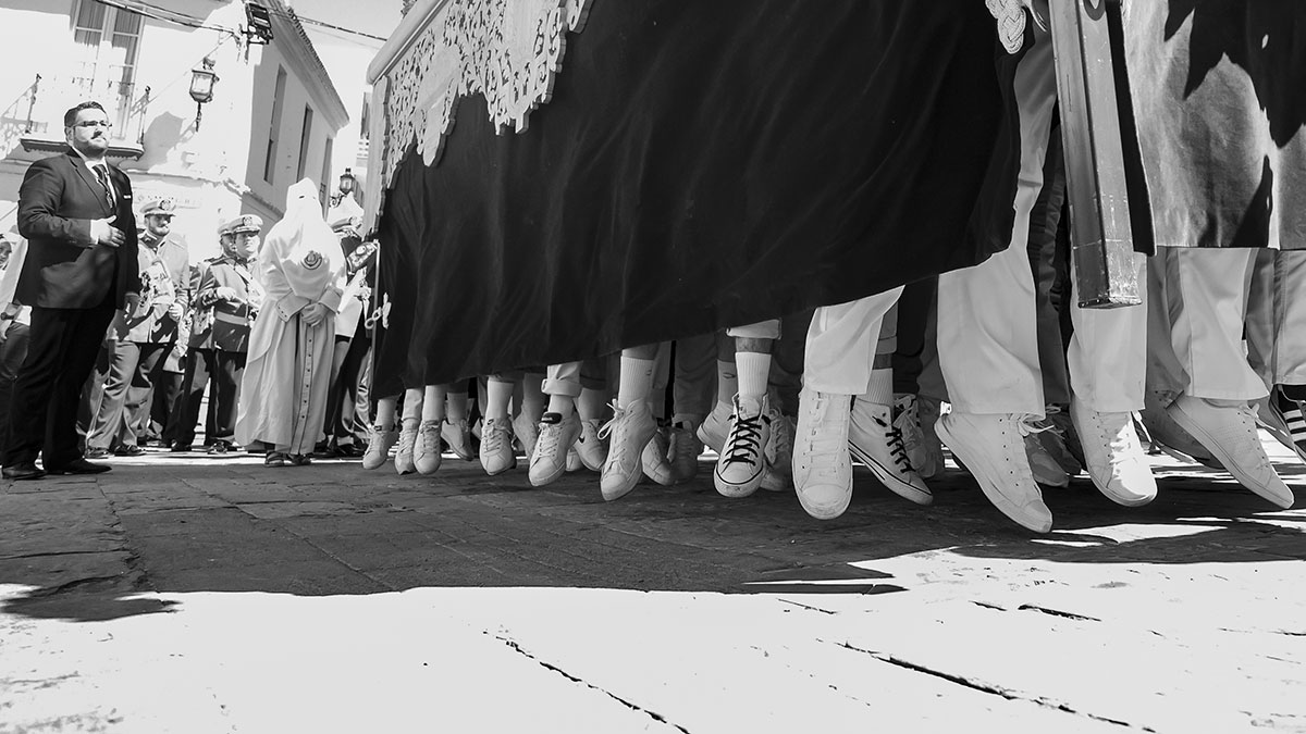 MoronCofrade's tweet photo. Antonio Javier Mateos Rojas, Coripe, describe su particular Semana Santa, entre costales, tertulias con El Pincel y estaciones de penitencia. Nos invita a vivir la Semana Santa de 2021, que no volverá a ocurrir: https://t.co/j7t3LE9lPB📷 @Juanmaguardado https://t.co/kbYSgI8jsz