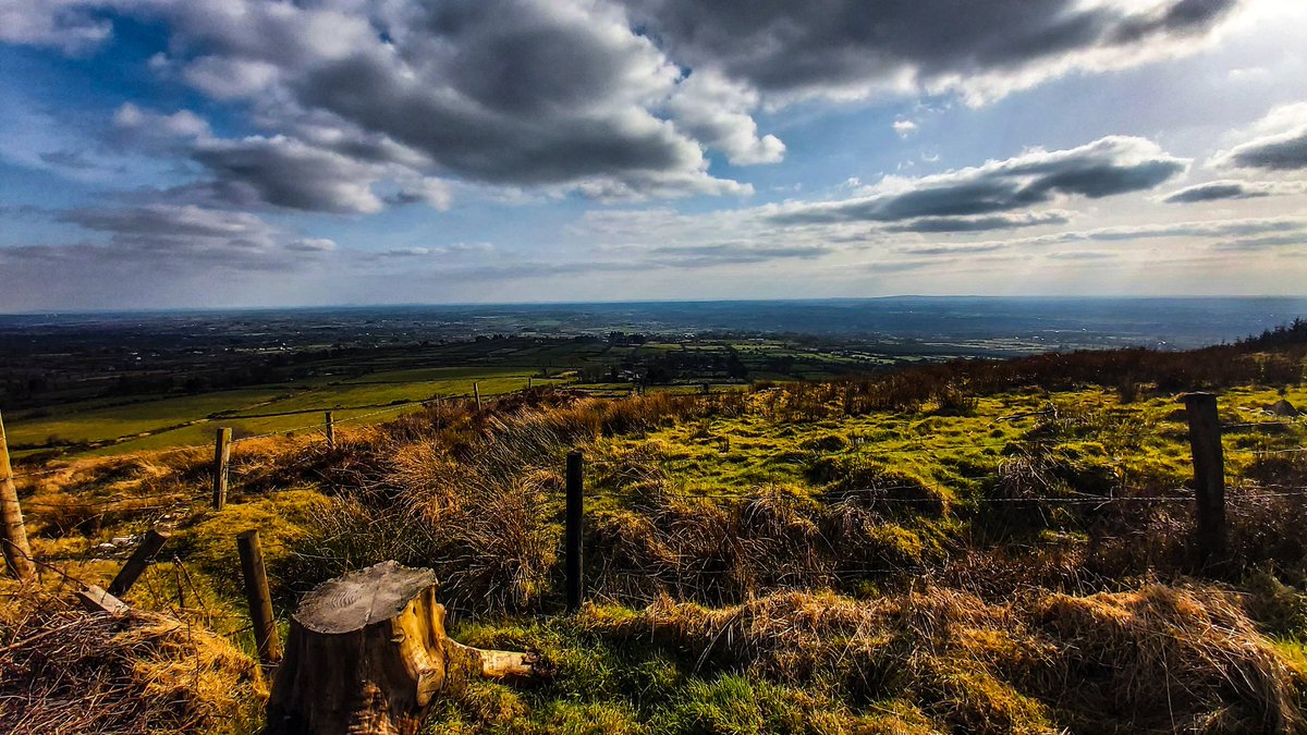 #CreedonsAtlas mentioned a Cairn - I took this photo atop Corn Hill (or Cairn Hill) in Longford. The rough translation of the Gaeilge, Carn Clainne Aodha, means the 'Cairn of Clann Aodha'. Legend says Ferdia, Queen Maeve's best fighter and Cúchulainn's best friend is buried here.