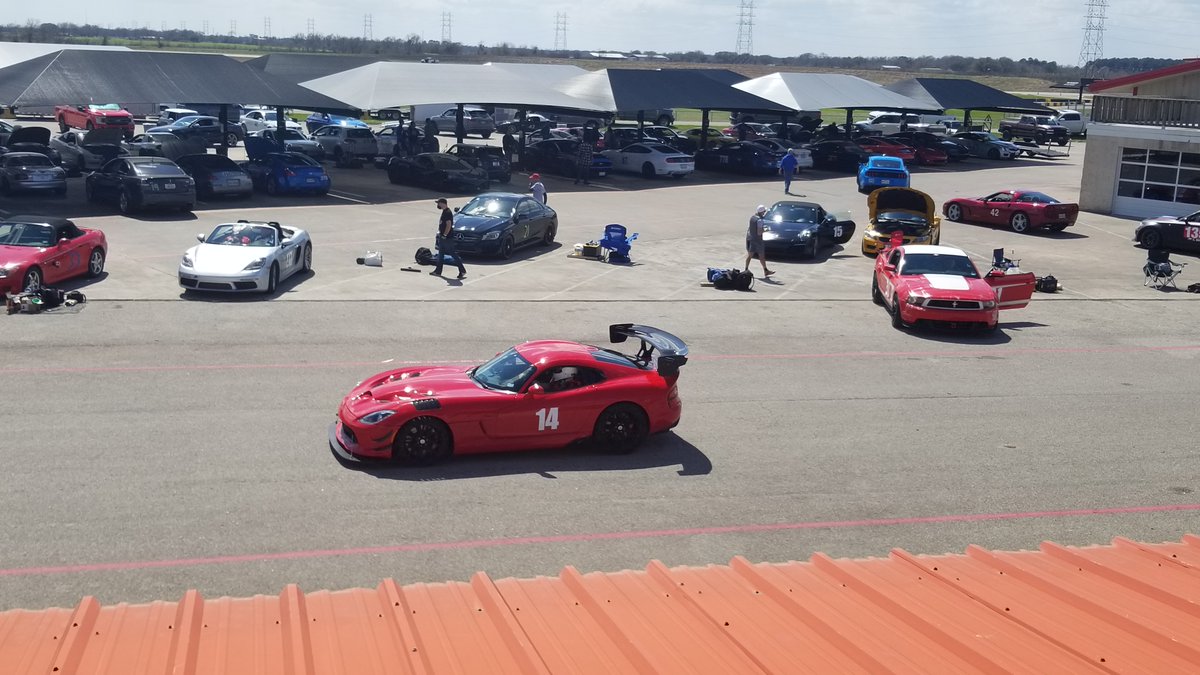 TheDodgeVIPER's tweet photo. I spotted an aggressive looking #Dodge #Viper at the #DriversEdge #HPDE event at #MSRHouston yesterday. Great weather for a track day! https://t.co/kQKQwbLUek