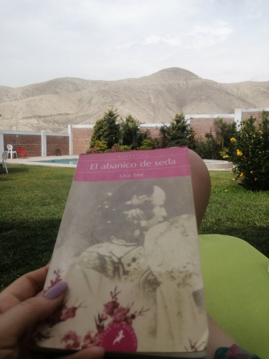 JanetBarbozaa's tweet photo. Disfrutando el domingo.. Mi hija me recomendó este libro y ya es de mis favoritos? #Elabanicodeseda #LisaSee https://t.co/qXkwT1RSU9