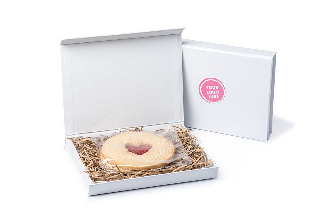 The perfect teabreak treat! A giant Jammy Dodger.... Surprise your employees, colleagues or clients with one of these for your next virtual meeting! 
#JammyDodger #letterboxtreats #corporategifting 
ow.ly/iVeh30ry4Md