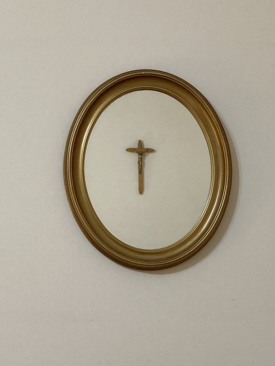 JesusHeals247's tweet photo. Looked up at the mirror and saw the crucifix across the room reflected in the center.
#ReflectHim #ChristAtTheCenter https://t.co/tHWUMyRjot