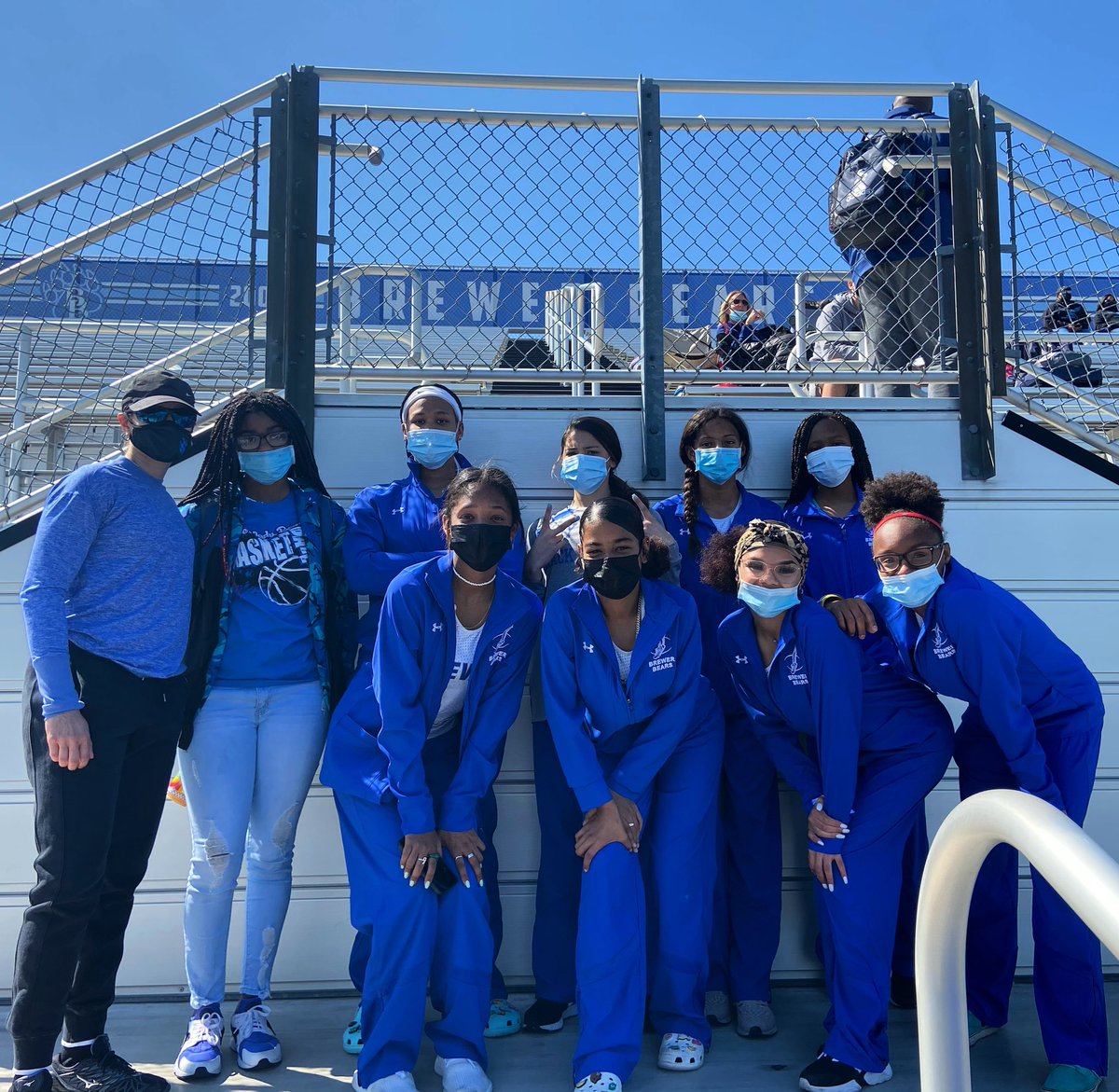 Our hoop squad competing at the varsity track meet yesterday 😀🏃🏽‍♀️
#WhateverItTakes. 🙏🏽🏀💪🏽 #wsisd #brewergirlsbasketball #brewerbears #trackandfield