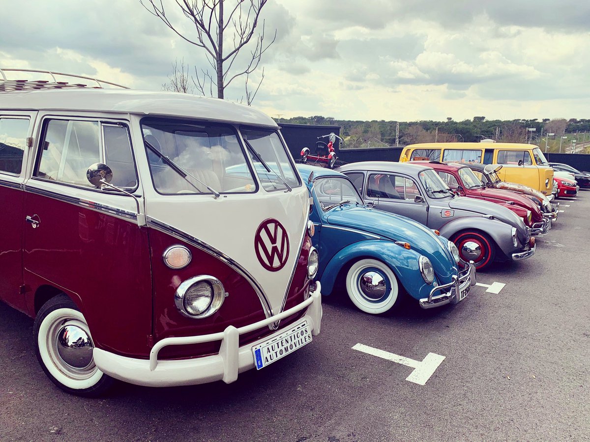 autenticosautos's tweet photo. Domingo de paseo con los amigos 🙂👌
#clasicos #autosclasicos #classiccars #aircooled #aircooledlife #vw #volkswagen #volkswagenlove #kombi #vochos #vochomania #escarabajo #vwbeetle #vwlove #vwlife #vwclub #vwnation #retro #madrid #origincar #revivalcafe #autenticosautomoviles https://t.co/JqNKSNJW9I
