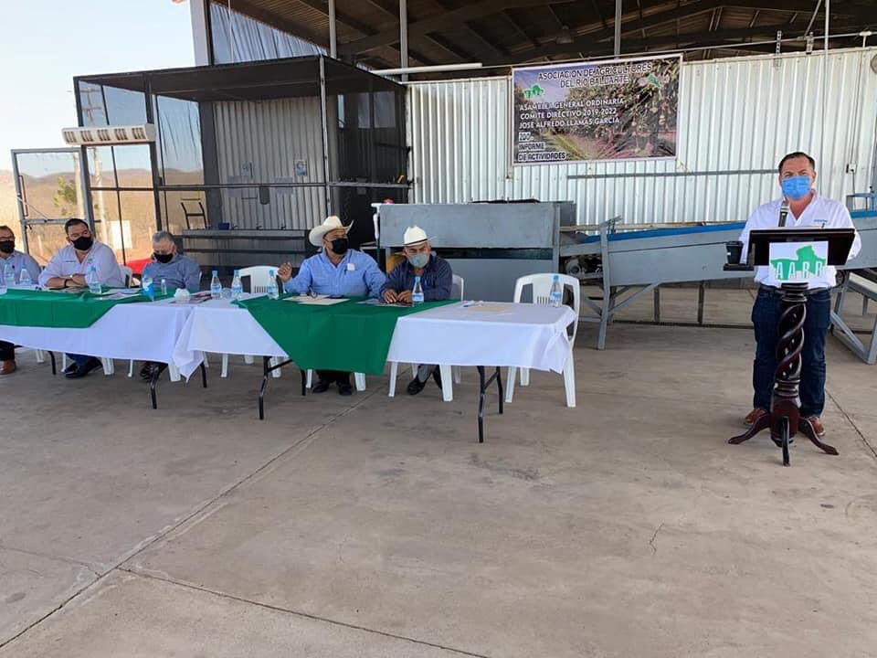 #CAADESINFORMA

Asamblea Gral Ordinaria de la Asoc de Agric del Río Baluarte, donde su Presidente José Alfredo Llamas, rindió su II informe de actividades.
<a href="/Gustavo_rojop/">Gustavo Rojo</a> , Presidente de CAADES reconoció las actividades y logros que esta asociación ha tenido durante este tiempo
