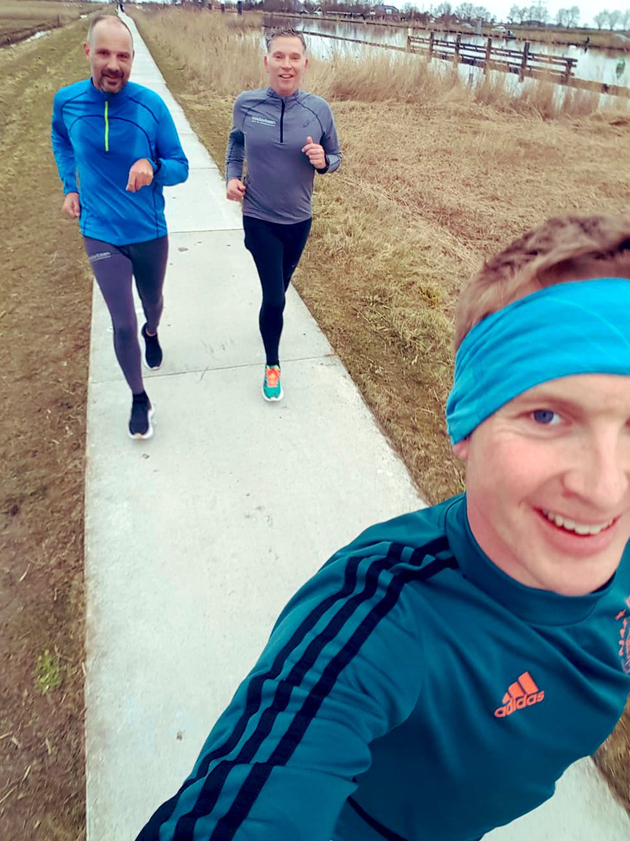 Project2uur59's tweet photo. Vanmorgen hebben @JaccoHeijblok, @runningdave76, @Papovski, @daanglorie en Frank Janssen de eerste lange duurloop van 2021 erop zitten. 🏃🏼‍♂️

27 heerlijke km’s. 💪🏻 https://t.co/TvBfGVEp2H