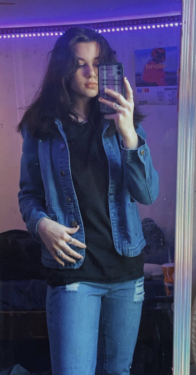 hotdagamadej's tweet photo. i look like one of those buzzfeed unsolved guys lol https://t.co/iX3lTFL7W3