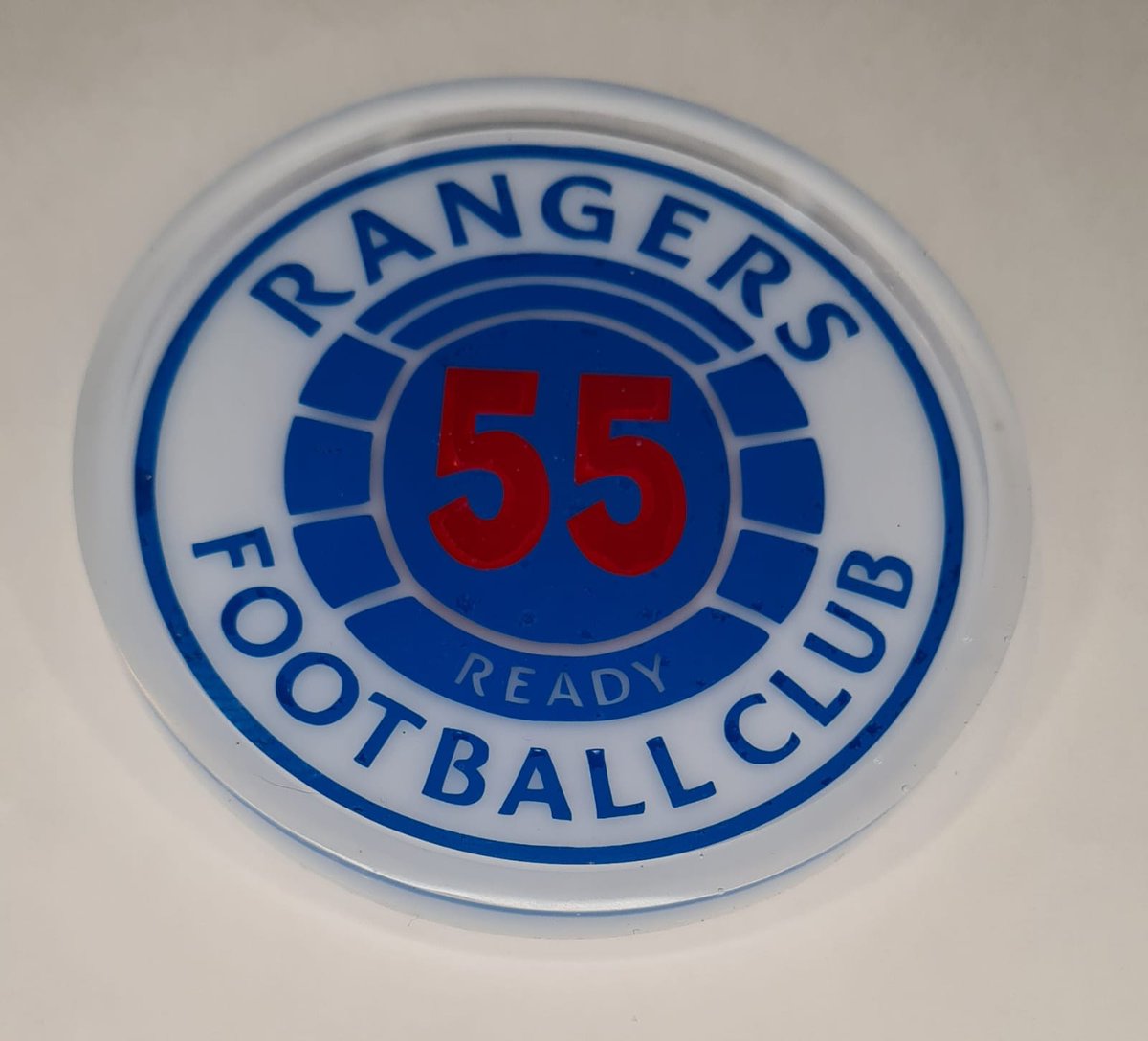 One for the Rangers fans! 😉 

Large coaster £8! 2 for £15 or 4 for £25! 
These will be made to order so if you would like these give us a message here or on Facebook! 

facebook.com/The-Wee-Resin-…
#resinart #resin #resinartwork #resincoasters #resinwork #Scotland #Rangers #football