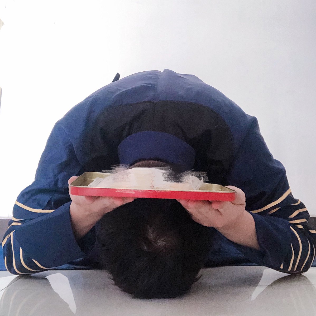请主子用膳
#生活化伺候
#太监