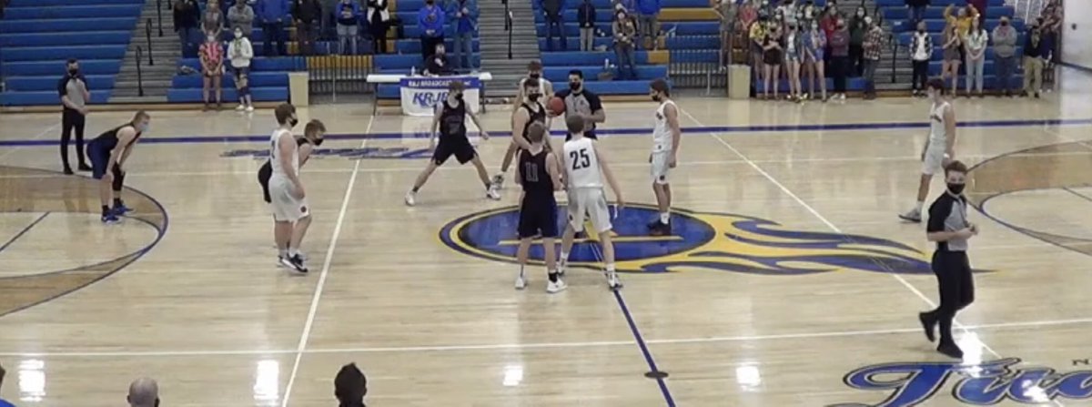 NuggetBoysBBall's tweet photo. Proud to see @Carlisle_30 @cjusty616 &amp; @noahglad5 giving back to the game. Reffing varsity basketball only  2 &amp; 3 years from playing their final games. https://t.co/S8BsurLY4h