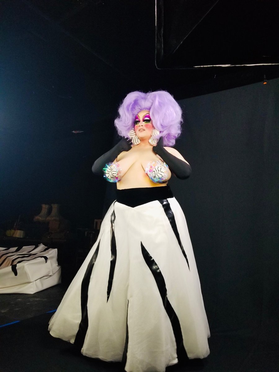 MaureenSanDieg's tweet image. CAKE 🎂