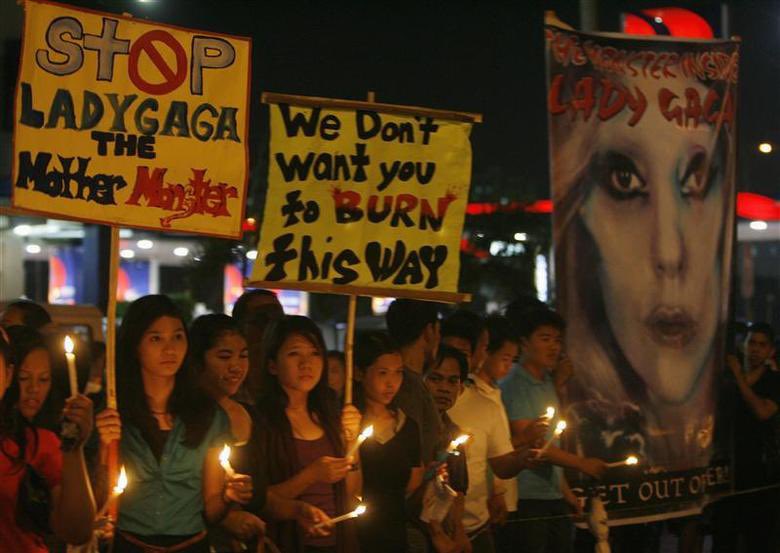virginforgagaa's tweet photo. Legends only 

 #RespectShakira #respectGaga https://t.co/TkofLfImnw