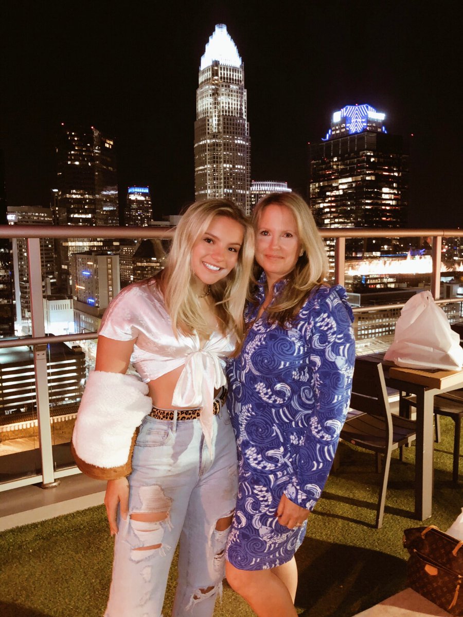 first time ever having nachos w evenly distributed cheese on EVERY chip... 10/10 would recommend <a href="/fahrenheitCLT/">FahrenheitCLT</a>