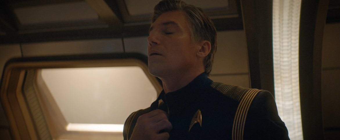 CaptainPikeachu's tweet photo. Look Captain Pike sir, you don't invite someone to your ready with this mood lighting and pour a drink and unzip your collar in front of them unless you're planning to fuck

You're giving mixed signals here

#StarTrekDiscovery
#IfMemoryServes https://t.co/G8WyAd7s0K
