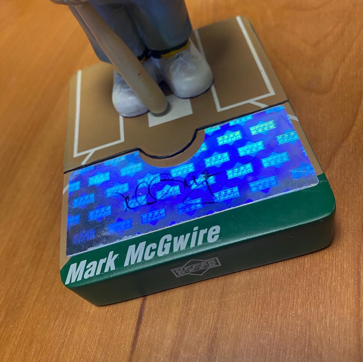 norcalnodders's tweet image. I went in to deep search mode and couldn’t find the signed Ballpark Idols Soooo...I did the next best option, made a corrected version from a Cards one, check it out!! ALSO IF you have a regular McGwire signed or unsigned hit me up!!! I’m still looking!!! #custombobblehead