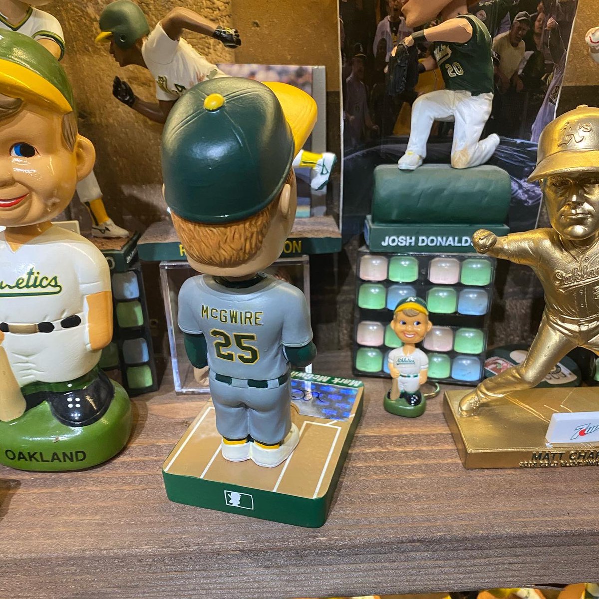 norcalnodders's tweet image. I went in to deep search mode and couldn’t find the signed Ballpark Idols Soooo...I did the next best option, made a corrected version from a Cards one, check it out!! ALSO IF you have a regular McGwire signed or unsigned hit me up!!! I’m still looking!!! #custombobblehead