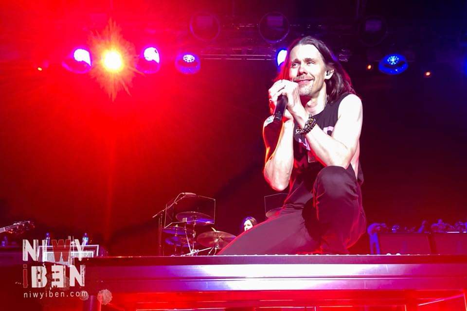 Beautiful night to everyone 🌠 Sweet dreams ❤ © @Niwyiben #MylesKennedy