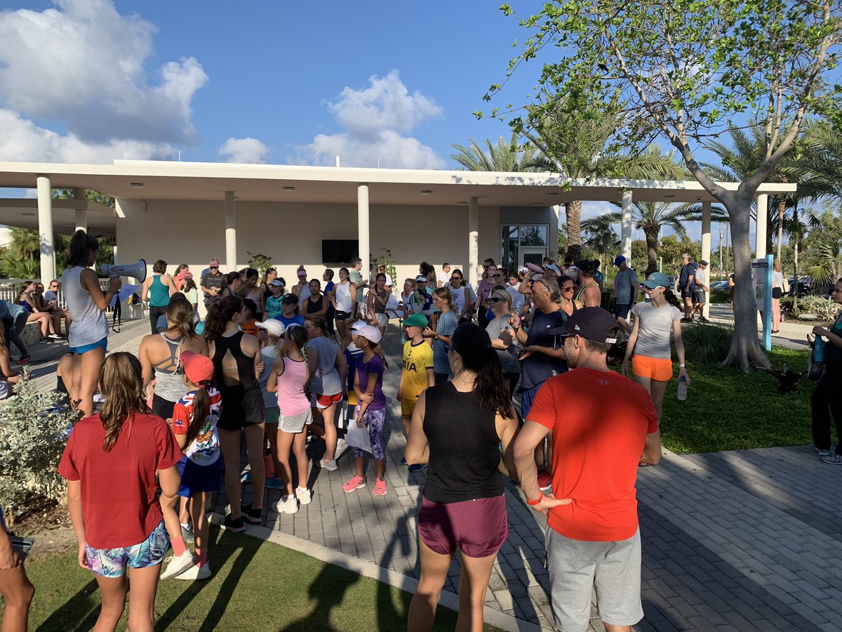 MsJodi_CIS's tweet photo. So much love running for Coach Greg this morning! 🏃‍♀️ 🏃🏽💙 #FunRun #Community #CISInspires https://t.co/X4tlBv2UH5