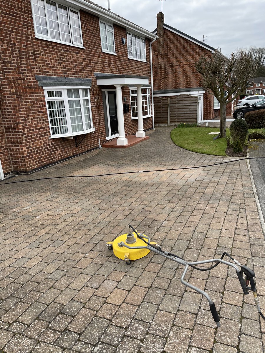 humberclean's tweet photo. Block paving pressure washed and re-sanded ✅ https://t.co/lcSVSVhrn3