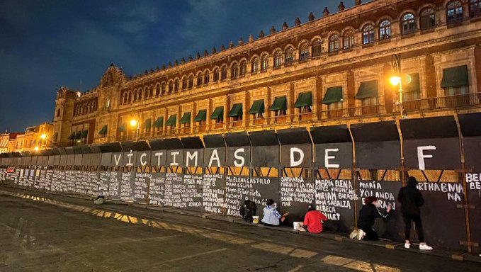 Aquí están los nombres de las #MUJERES que no quieren ver ni mencionar. 

Las mujeres no existen como ciudadanas y #SujetasDeDerechos para el gobierno de @lopezobrador_ 

Dice que el #MovimientoFeminista es manipulado, nosotras tenemos tres siglos de lucha, él acaba de llegar...