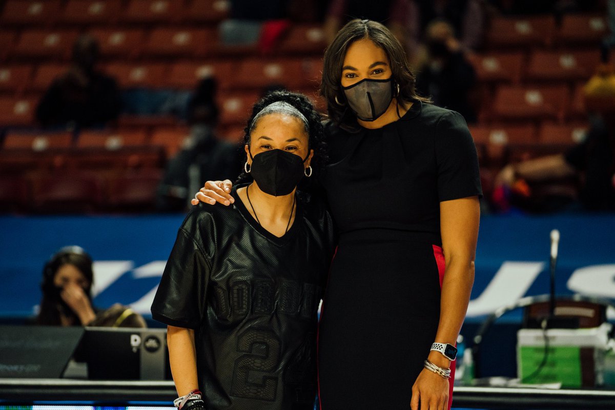 What a battle between two incredible coaches, congrats to <a href="/GamecockWBB/">South Carolina Women's Basketball</a>! #NCAAW