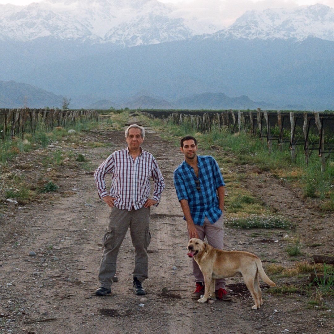 AASommeliers's tweet image. Recomendación de #LetrAAS
“Supervivencia en el territorio"

👉@JuanfaSuarez nos comparte gran parte del pasado, presente y futuro de su proyecto familiar, uniendo generaciones. 

💻Para leer la nota completa: 
aasommeliers.com.ar/novedades/n/41…

@fincasuarez 
#ContenidosAAS #EstAASencasa