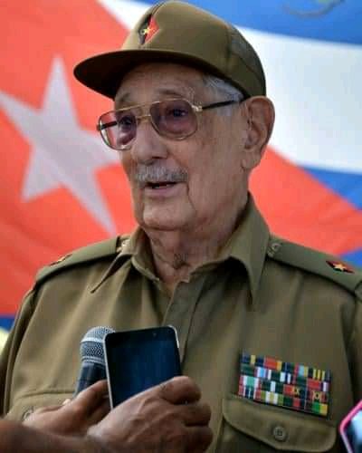 GHNordelo5's tweet photo. Entre los grandes honores que he tenido en la vida está el de haber podido compartir con el Comandante Julio Camacho Aguilera,y su inseparable compañera Gina. El Comandante cumple hoy 97 años, y quienes admiramos su hermosa trayectoria revolucionaria celebramos junto a él. https://t.co/Ul50S1n3D2