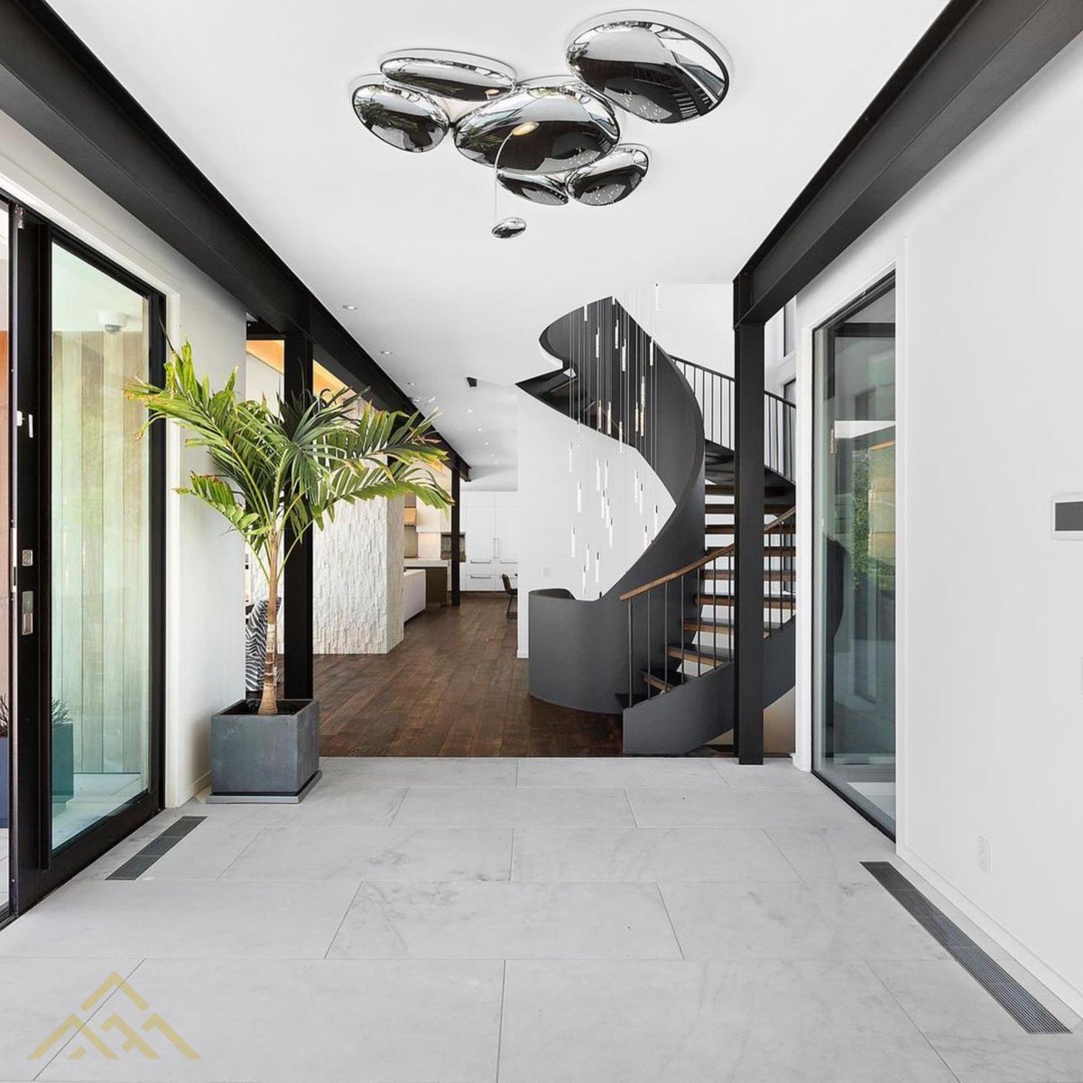 Luxbnb's tweet photo. The Sovereign Kingdom is not just a place to find luxury properties to live-in and rent all around the world.

It is a community, and a way of life.
We are passionate, trustworthy and reliable.

Click the link in bio and view our market leading booking system! https://t.co/yWDkuQVOzQ