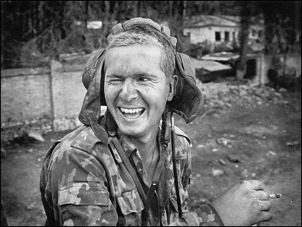 Портрет танкиста.
Алексей СТЕПАНОВ под Шатоем. Чечня. 1995 г
7 -я гвардейская ВДД