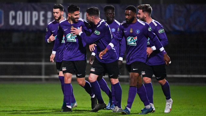 OneClubPeople's tweet photo. #CDF ⚽️🇫🇷

Eliminació històrica del #OM davant el Canet Roussillon de la 4a divisió francesa!!!!

El partit ha acabat 2 a 1 i és el punt més baix d'una lamentable temporada dels marsellesos a tots els nivells.

#Football https://t.co/BNdqCNZQVD