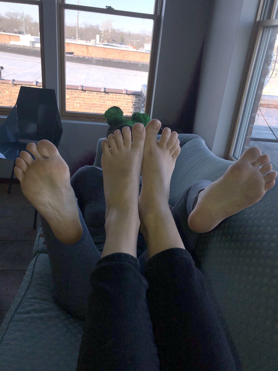 lilmizzunique's tweet photo. Chicago model @cola_popp and I play feetsie on the couch after our Alien 👽 Abduction bondage shoot... loved playing with my Amazon goddess’s feet ... more uncensored content and bts of our shoot where I anal probe her very hard, can all be seen on my: https://t.co/i2Z08Qdir0 https://t.co/R48A8JGvmB